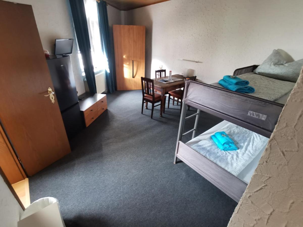Pension Landgasthof - Iva Хаслох Экстерьер фото